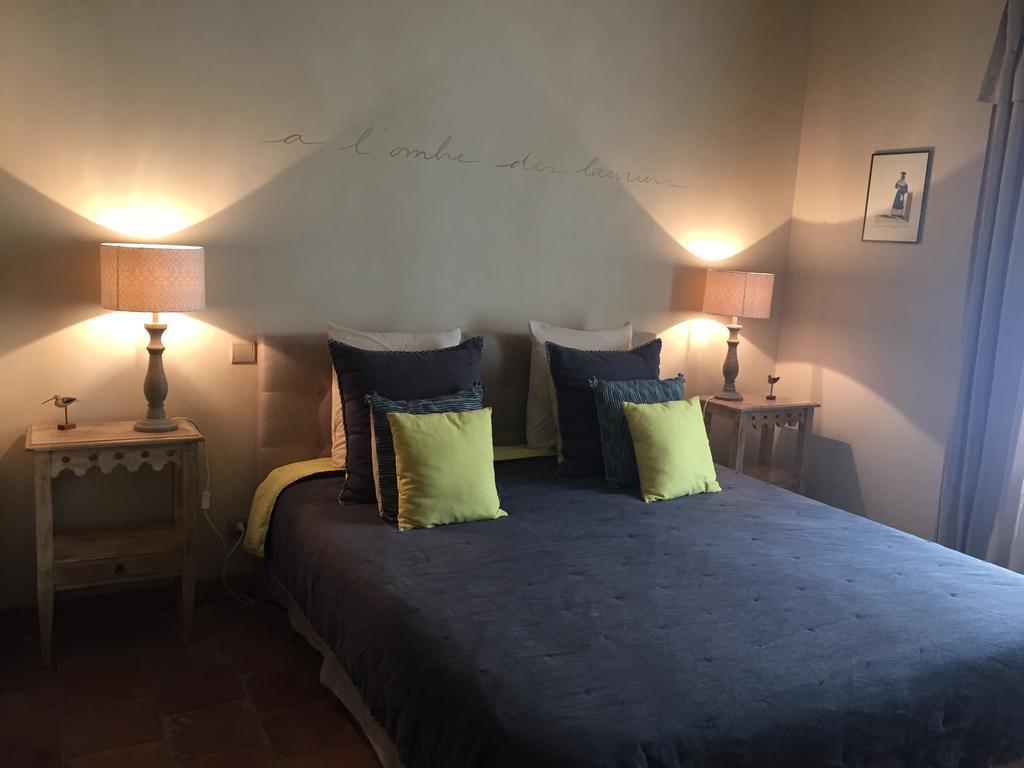 Bed and Breakfast La Maison Des Lauriers Arpaillargues-et-Aureillac Zimmer foto