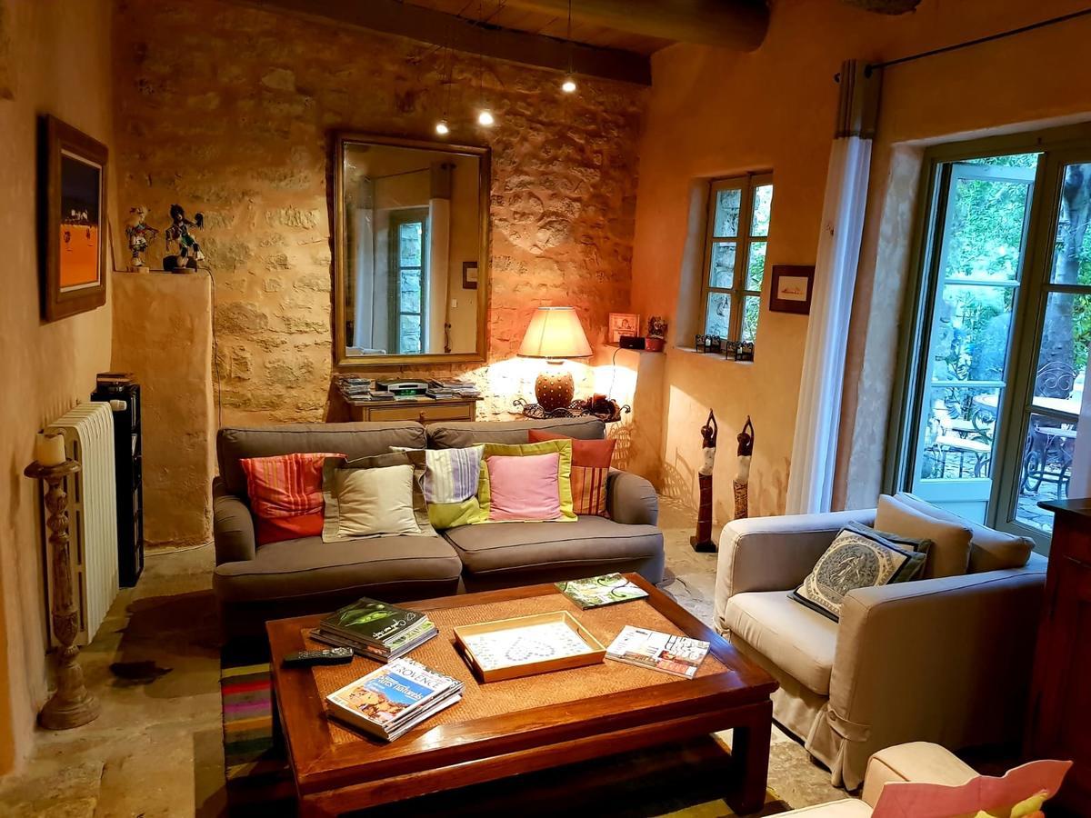 Bed and Breakfast La Maison Des Lauriers Arpaillargues-et-Aureillac Exterior foto